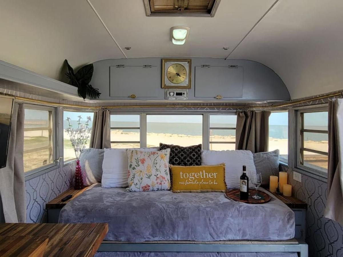 Maggie At The Beach - 1973 Vintage Rv Port Lavaca Exterior photo